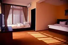 Garni Hotel Contact 