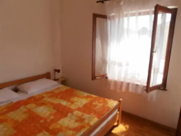 Apartments Sersic Baska 