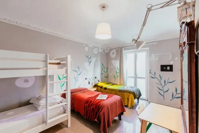 Tomato Backpackers Hotel 