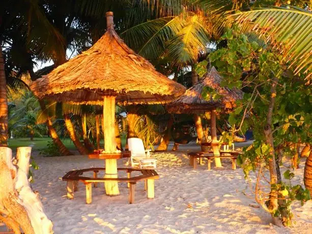 Anse Kerlan Beach Chalets