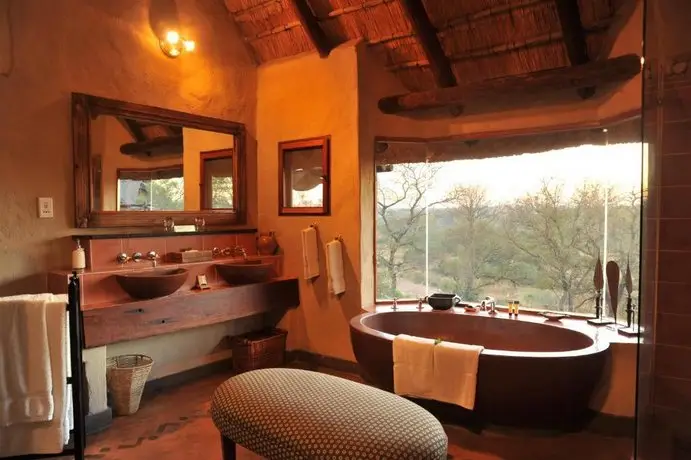 Lukimbi Safari Lodge