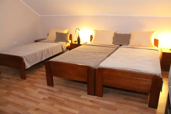 Rooms Konak Mikan 