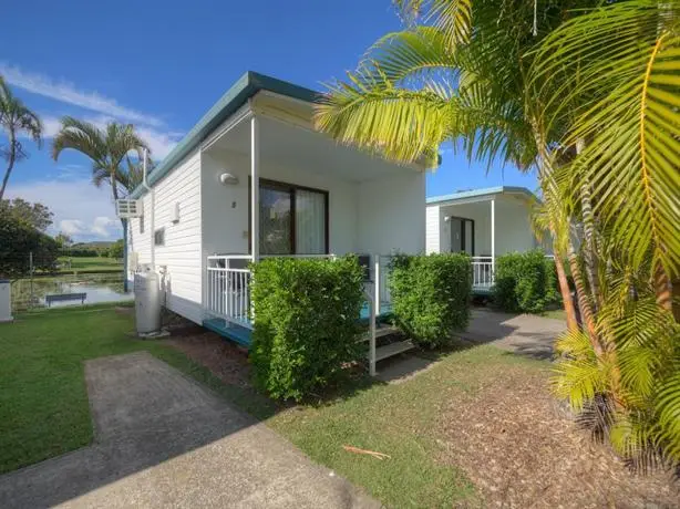 Alex Beach Cabins and Tourist Park 