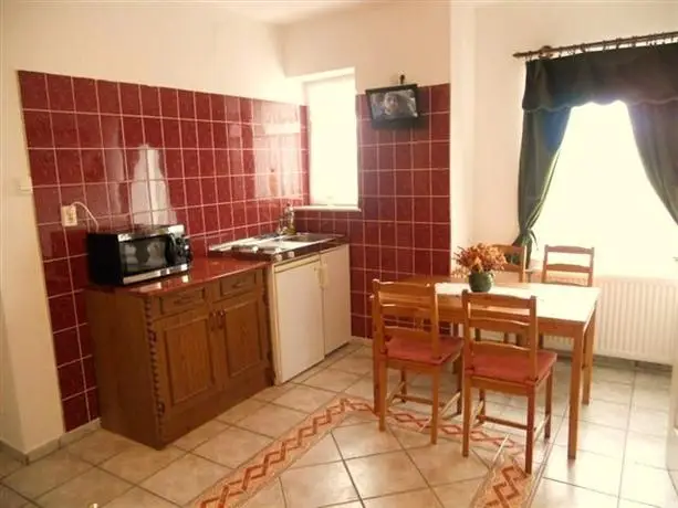 Eden Villa Csaladi Apartmanhaz 