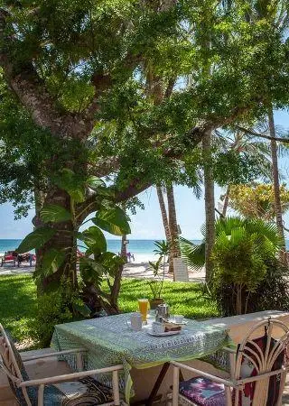 Kenyaways Beach Bed & Breakfast & Restaurant 