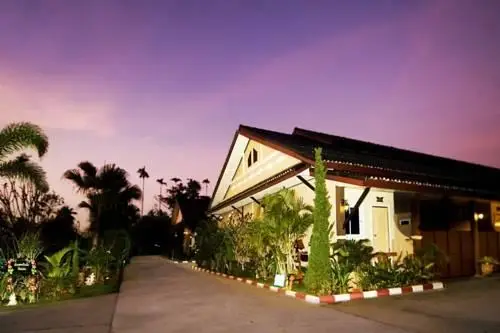 Baan Suan Rim Nam Resort Surat Thani 