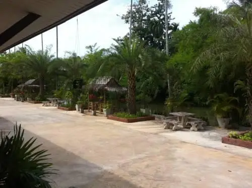 Baan Suan Rim Nam Resort Surat Thani 