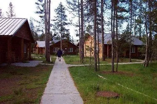 Headwaters Lodge & Cabins at Flagg Ranch 