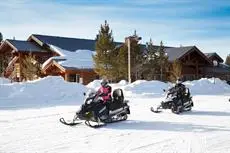 Headwaters Lodge & Cabins at Flagg Ranch 