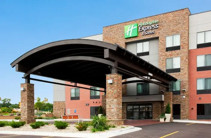 Holiday Inn Express and Suites Rochester West-Medical Center