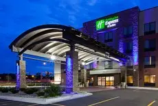 Holiday Inn Express and Suites Rochester West-Medical Center 