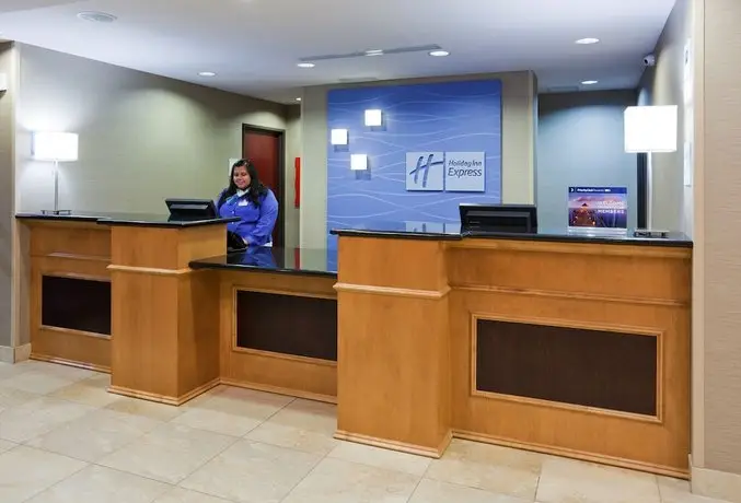 Holiday Inn Express and Suites Rochester West-Medical Center