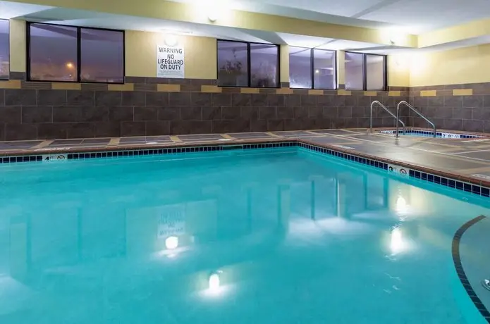 Holiday Inn Express and Suites Rochester West-Medical Center 