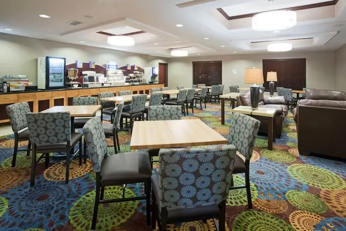 Holiday Inn Express and Suites Rochester West-Medical Center 