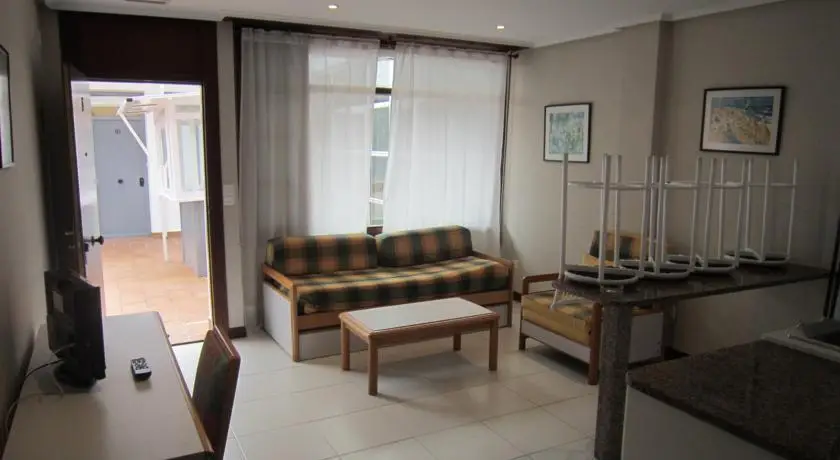 Apartamentos Elena Laredo 