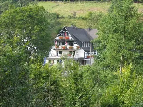 Pension & Ferienhaus Latropchen 