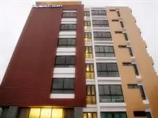 Alisha Court Hotel & Residence 