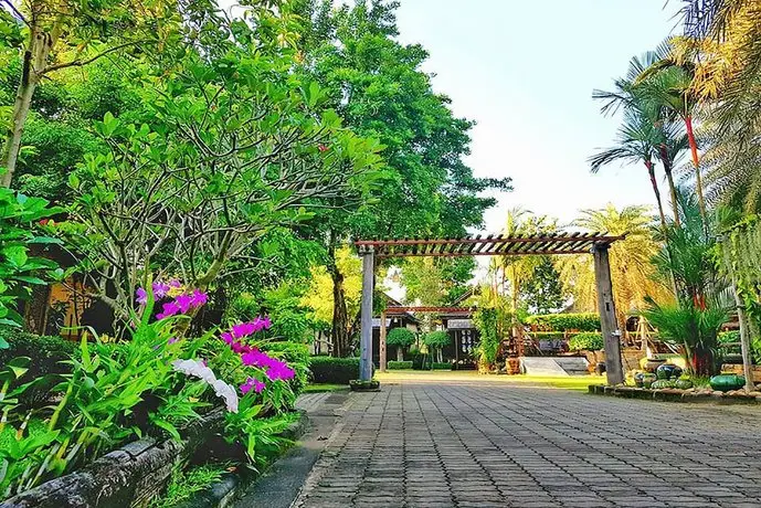 Baan Baitan Resort 