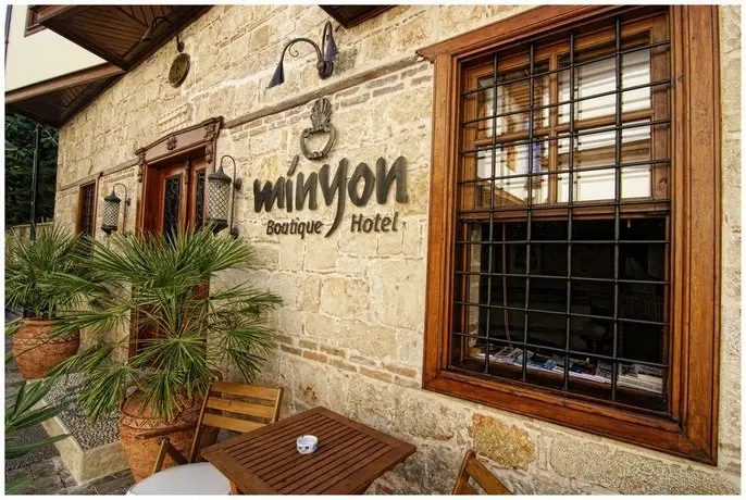 Minyon Hotel 