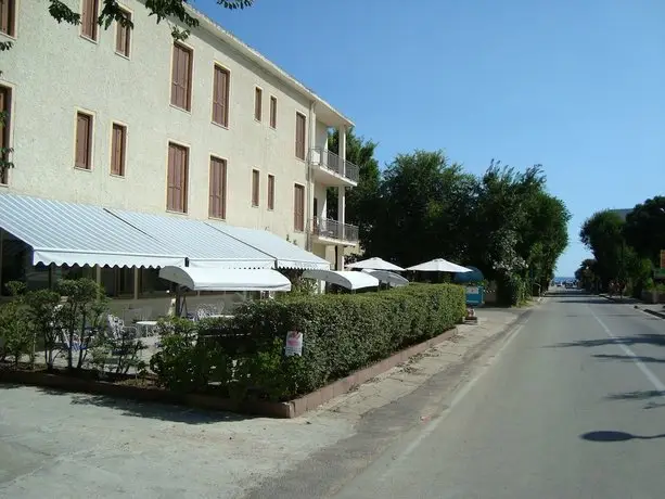 Hotel Sandalyon