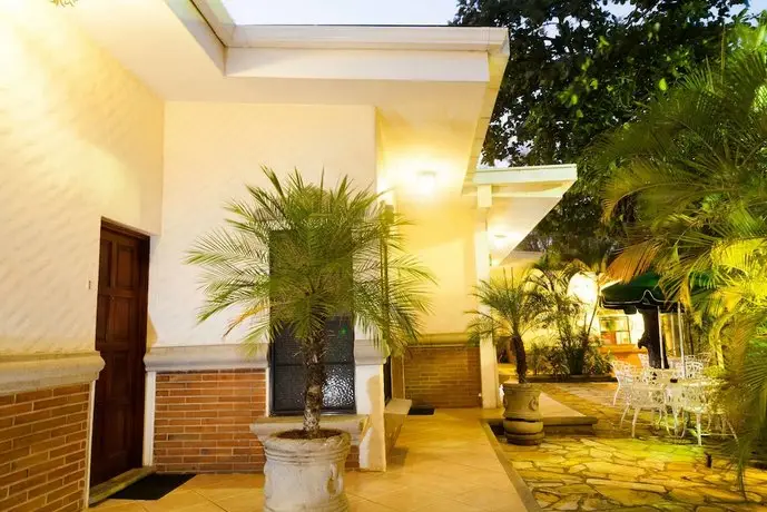 Hotel El Almendro Managua