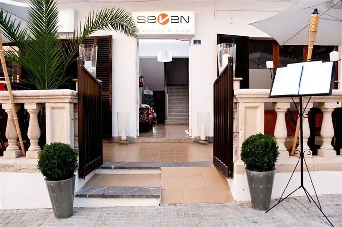 Seven Hostal & Spa 