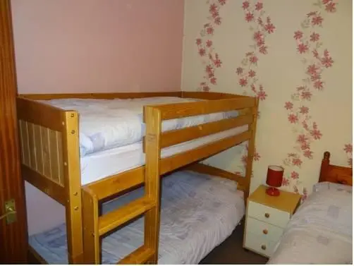 Lindisfarne Holiday Apartments - Families & Couples Only 