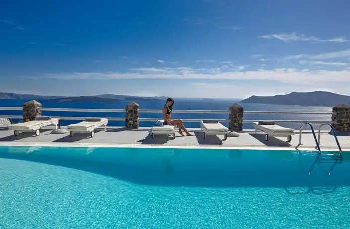 Oia Suites 