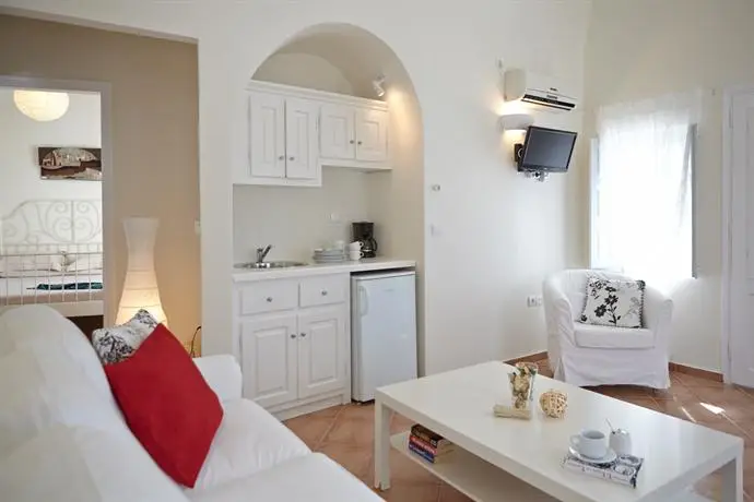 Oia Suites 