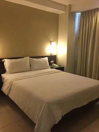 Circle Inn - Iloilo City Center 