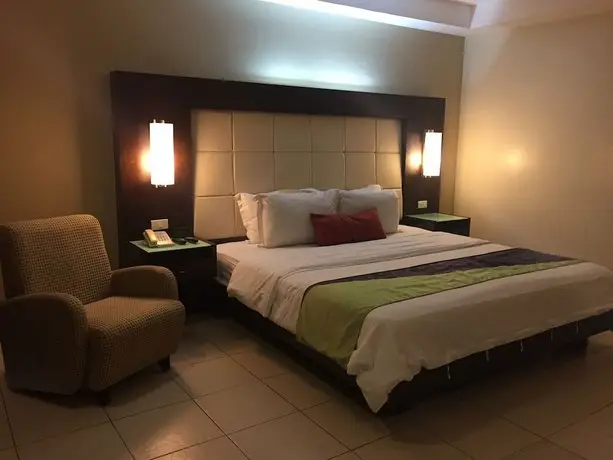 Circle Inn - Iloilo City Center 