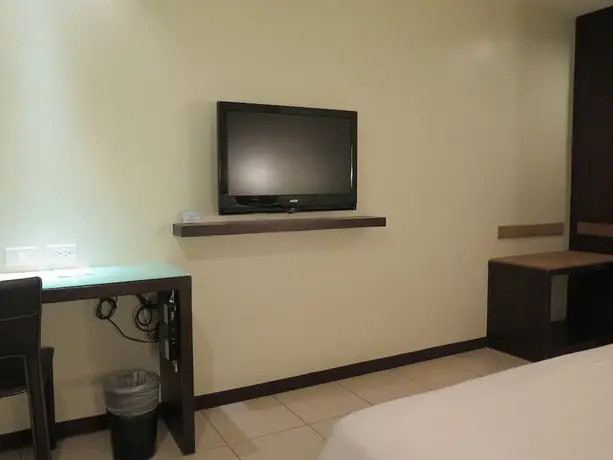 Circle Inn - Iloilo City Center 