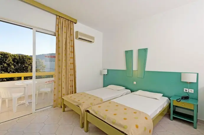 Trianta Hotel Apartments 