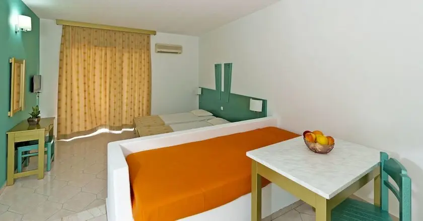 Trianta Hotel Apartments 