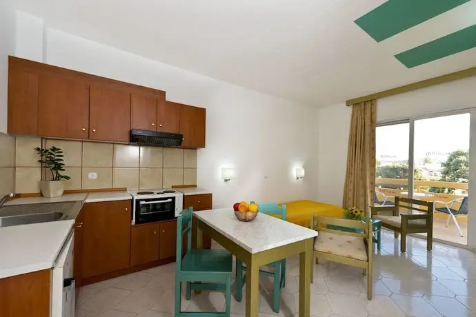 Trianta Hotel Apartments 