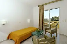 Trianta Hotel Apartments 