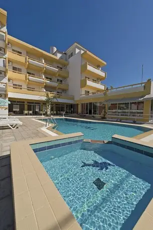 Trianta Hotel Apartments 