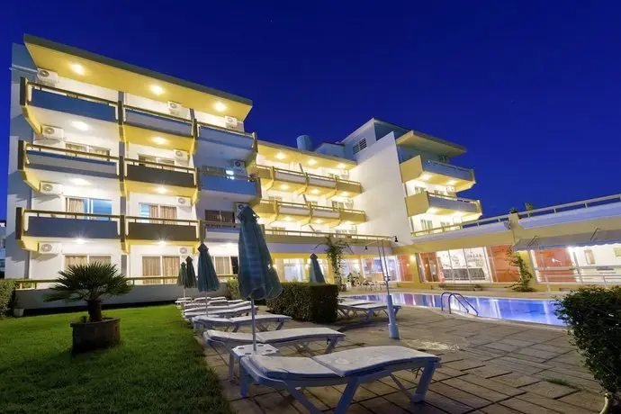 Trianta Hotel Apartments 