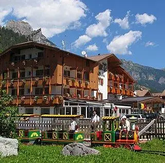 Hotel Alaska Pozza di Fassa