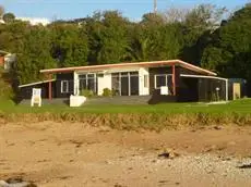 Golden Sand Beachfront Apartments 