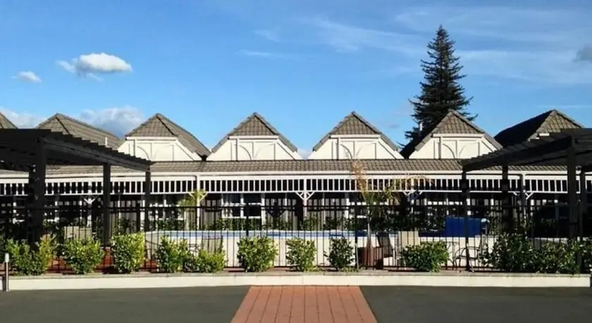 Lake Rotorua Hotel 