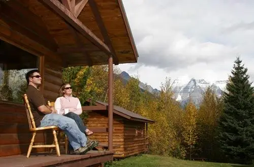 Mount Robson Lodge & Robson Shadows Campground