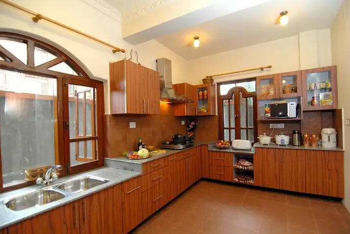 Vardan Resort n' Apartment 