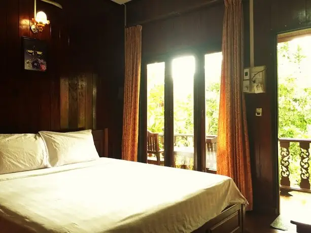 Vang Vieng Sunrise View Resort 