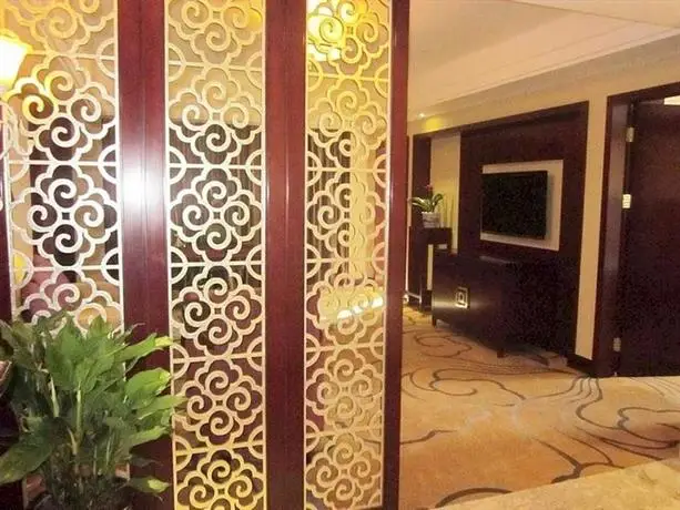 Yichang Golden Ray International Hotel 