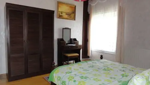 Magyar Apartmanhazak I-III 