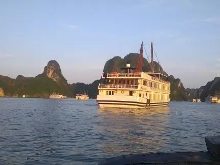 Pelican Halong Cruise 