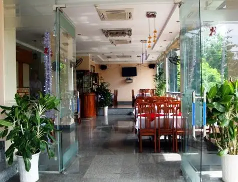 Y Linh Hotel 