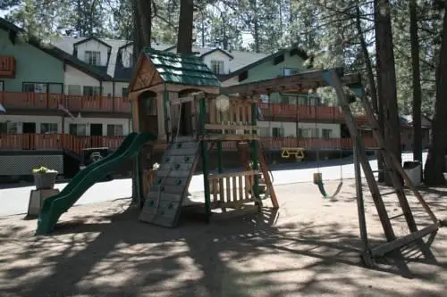 Honey Bear Lodge & Cabins 