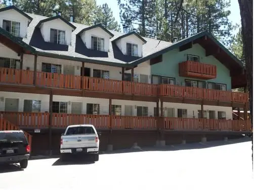 Honey Bear Lodge & Cabins 